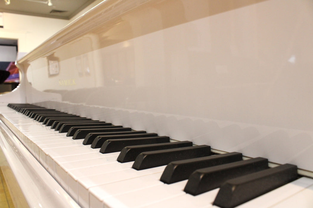 Samick 4'11" SG150C Baby Grand Piano | Polished White