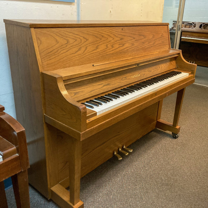 Yamaha P22 Oak Studio Piano