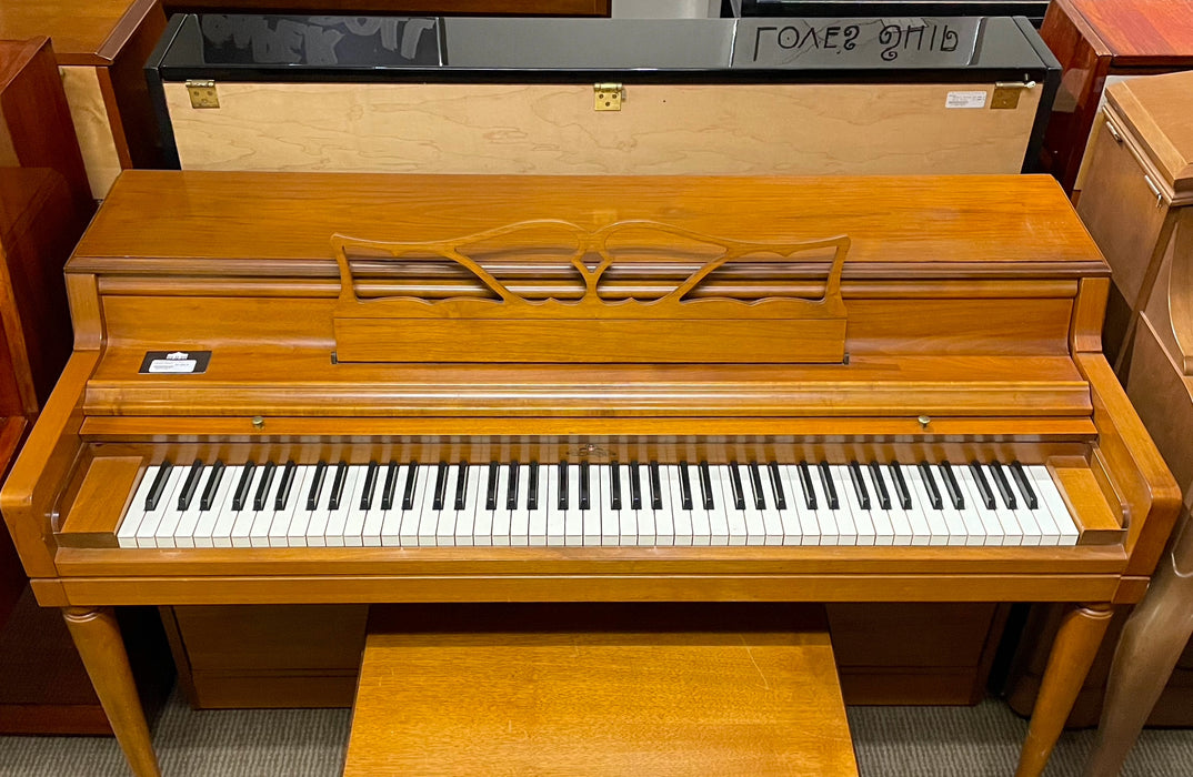 Wurlitzer Console Piano | Satin Oak | SN: 689957 | Used