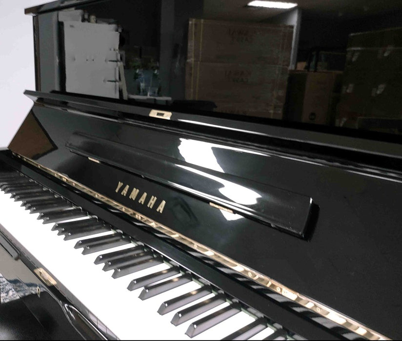 Yamaha U1 Upright Piano | Polished Ebony | SN: H1740149