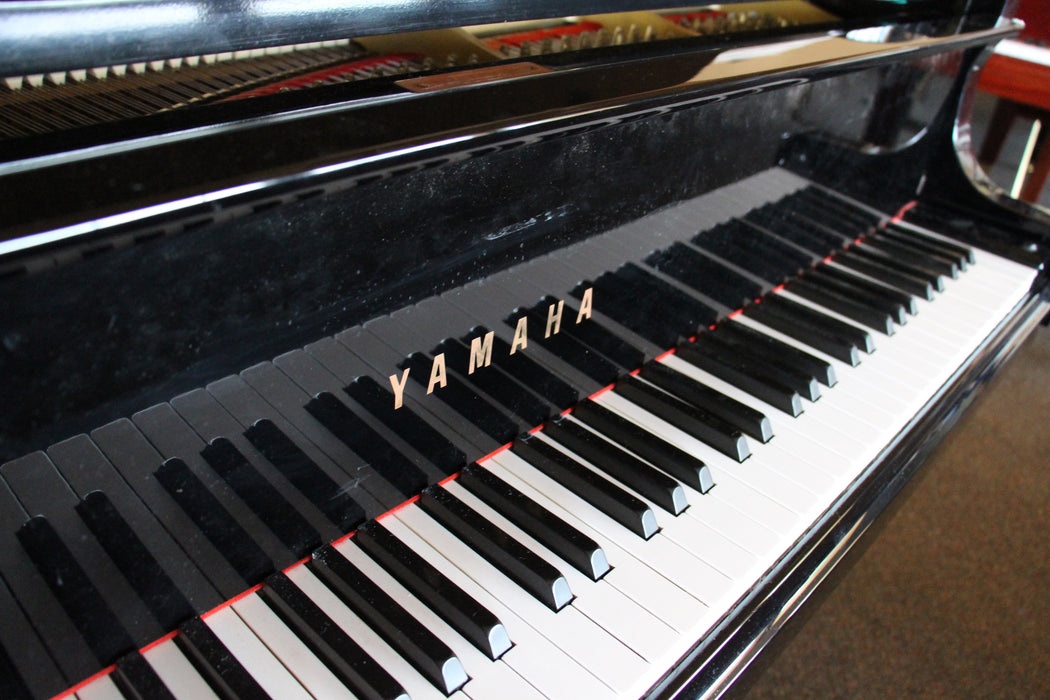 Yamaha C3 Grand Piano | Polished Ebony | B2063585