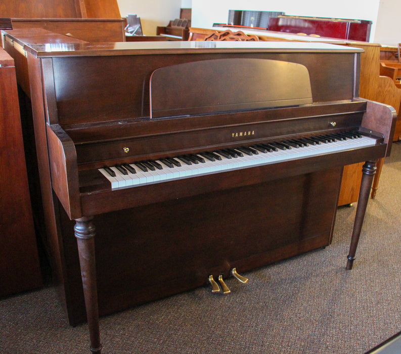 Yamaha M425 Mahogany Upright Furniture Console Piano
