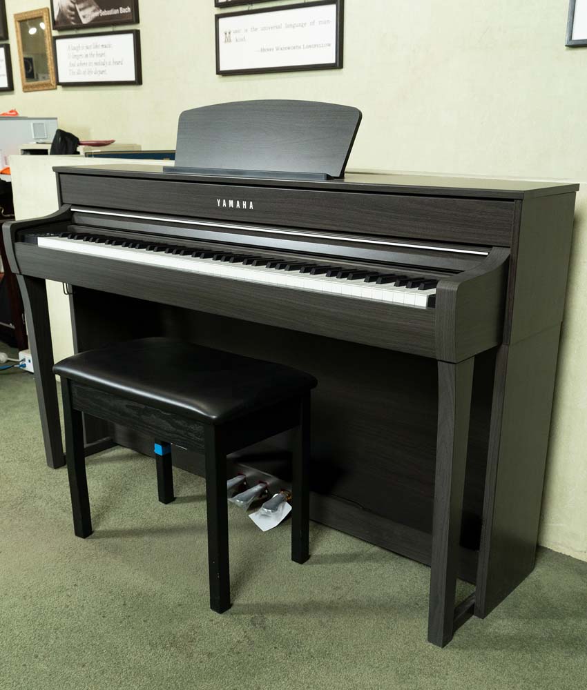 Yamaha Clavinova CLP-735 Digital Piano - Dark Walnut | UsedAlamo