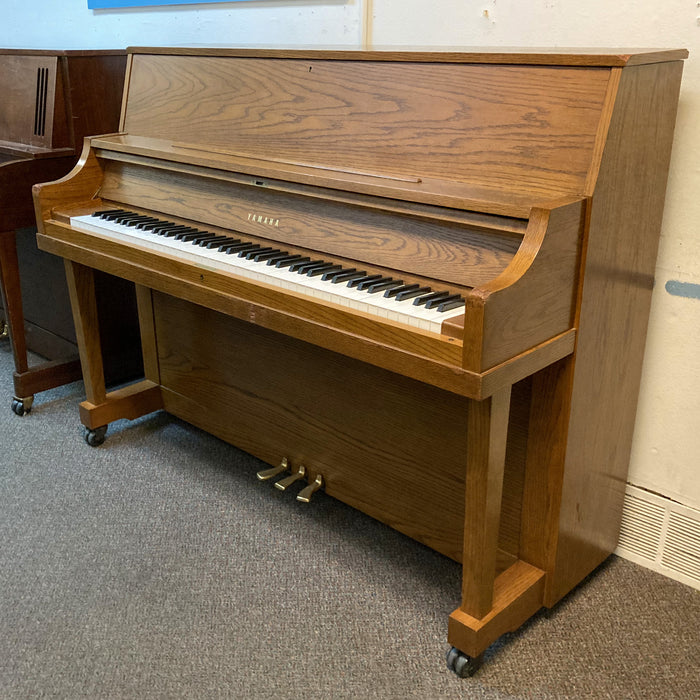 Yamaha P22 Oak Studio Piano