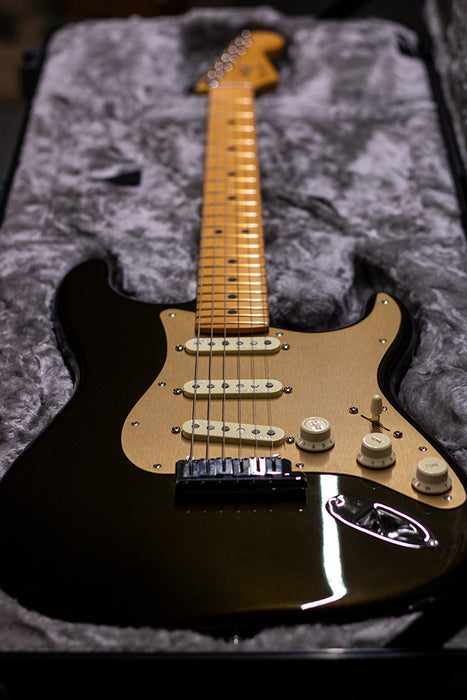 Fender American Ultra Stratocaster, Maple Fingerboard, Texas Tea