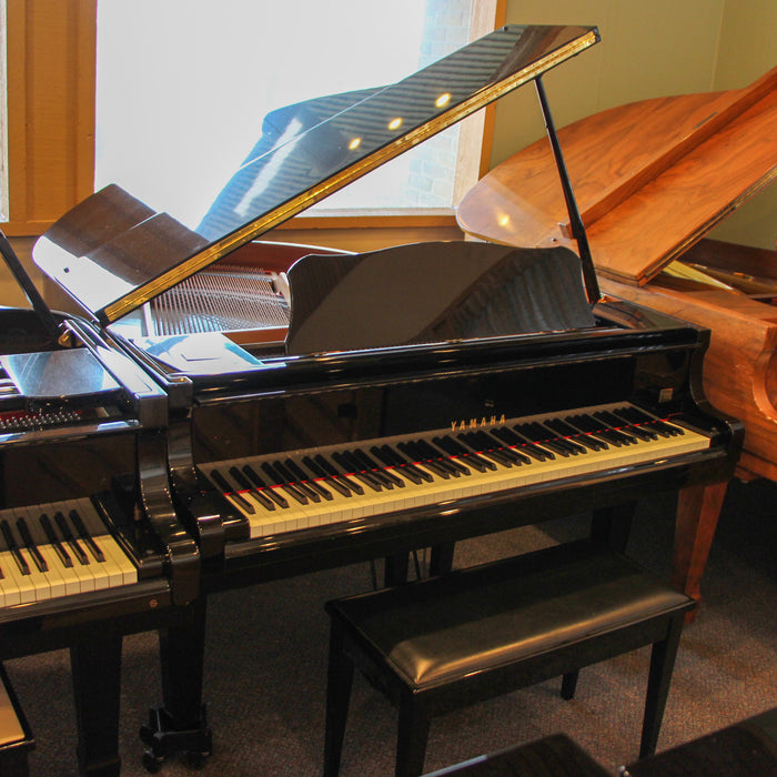 Yamaha G1A Baby Grand Piano | Polished Ebony 4'11"
