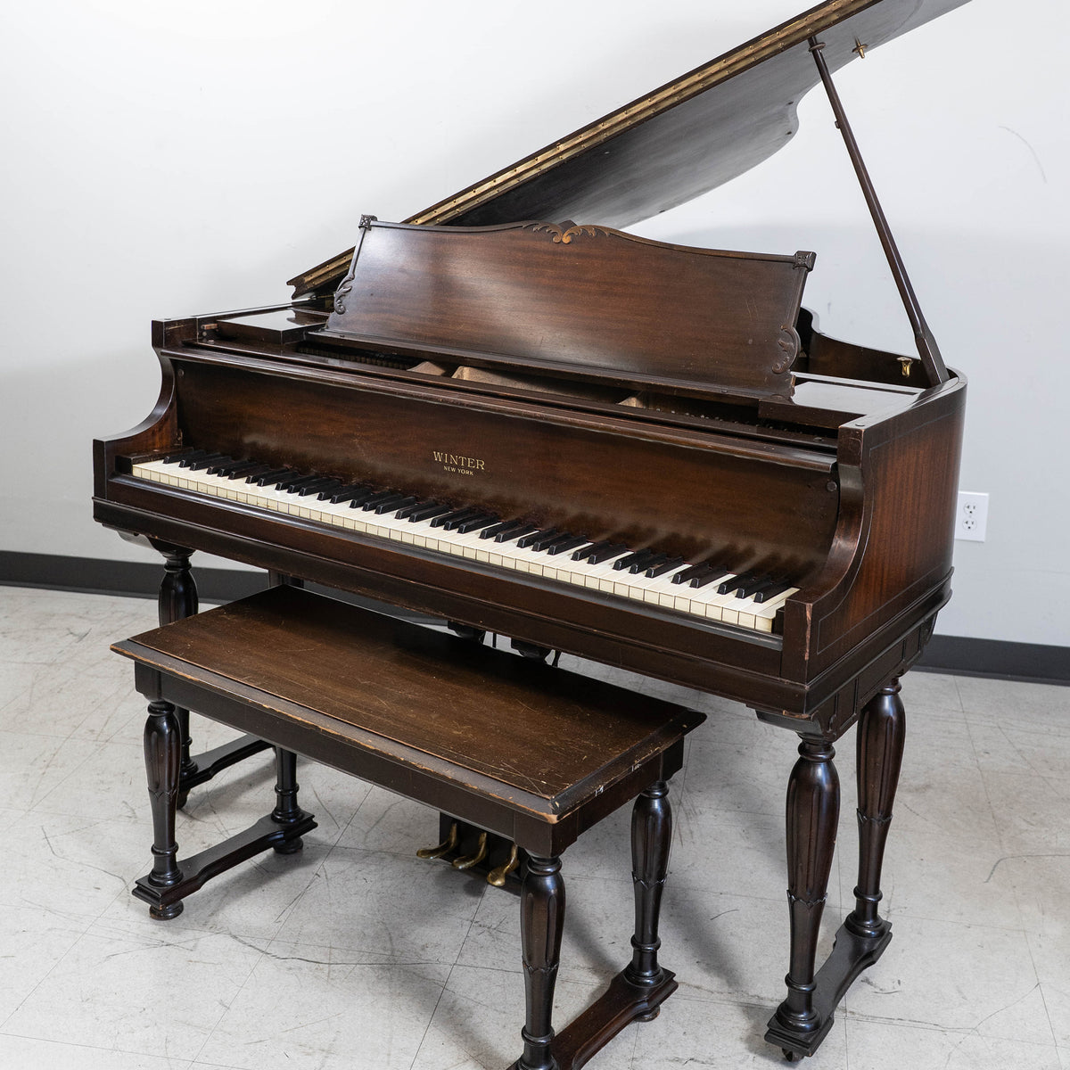 1963 Winter Baby Grand Piano | Dark Mahogany | 4'6