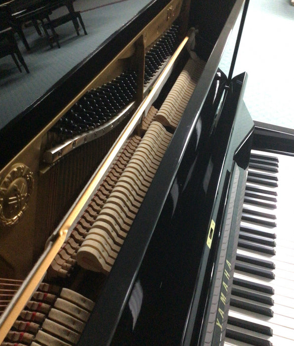 Yamaha U1 Upright Piano (1985) | Polished Ebony | 48" | Serial No. 4147055 | Used
