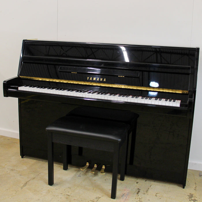 M1E Polished Ebony Console Piano w/ bench | T164747 | Used