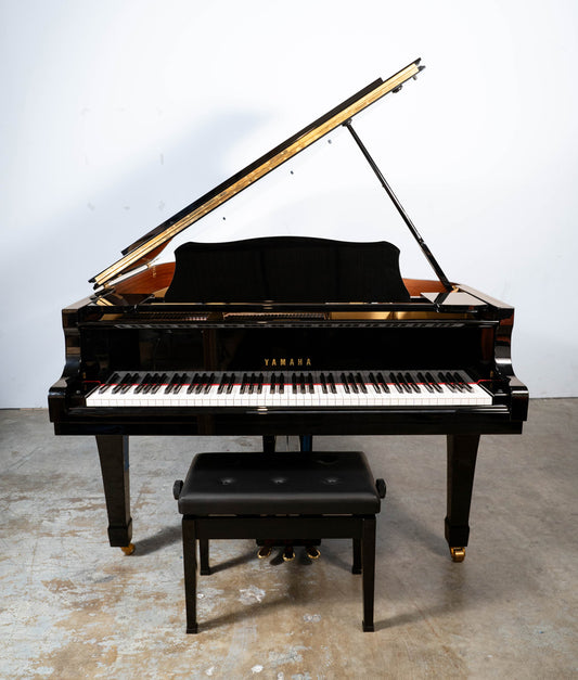Yamaha C3 Grand Piano | Polished Ebony | 6'1" | Serial No. 3650218 | Refurbished
