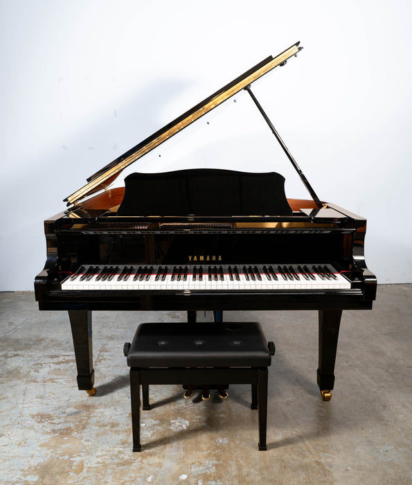 Yamaha C3 Grand Piano | Polished Ebony | 6'1" | Serial No. 3650218 | Refurbished