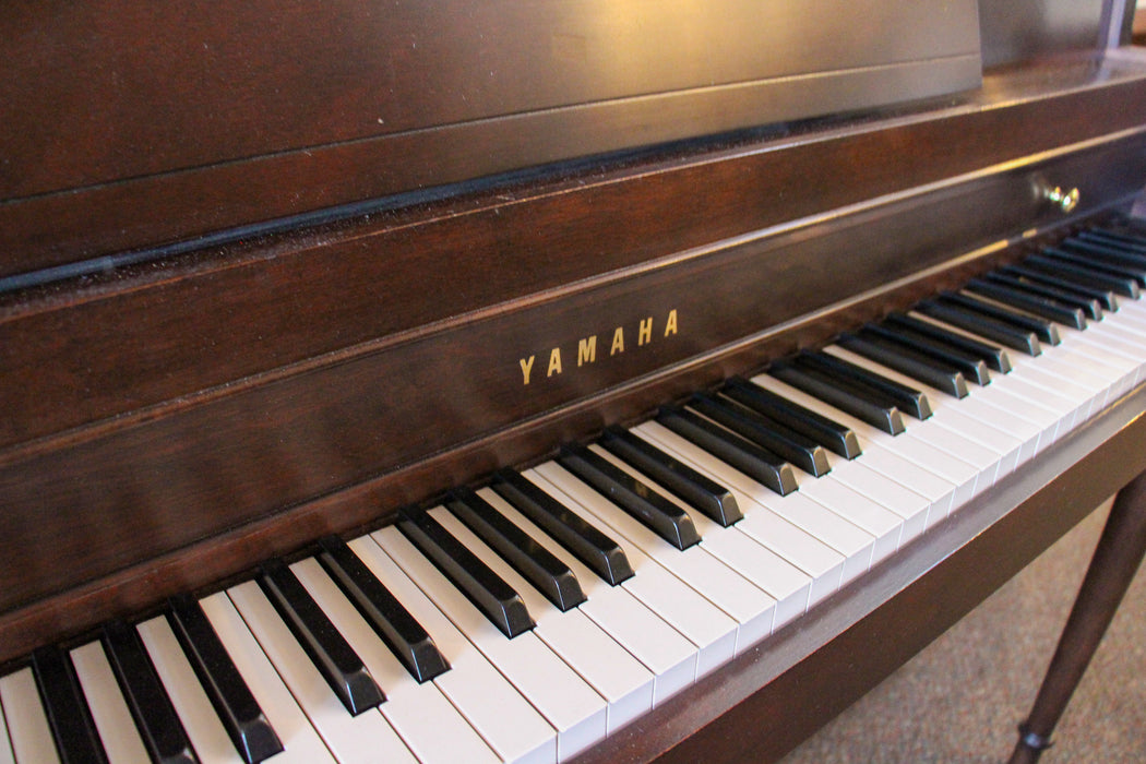 Yamaha M425 Mahogany Upright Furniture Console Piano