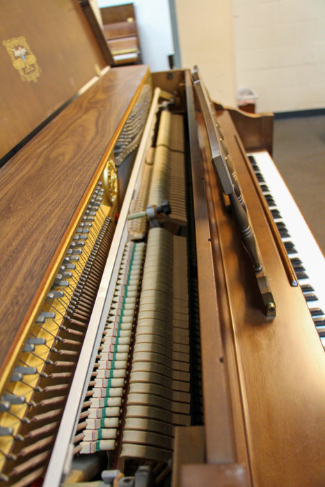 Kawai 44.5" 801E Console Upright Piano | Walnut