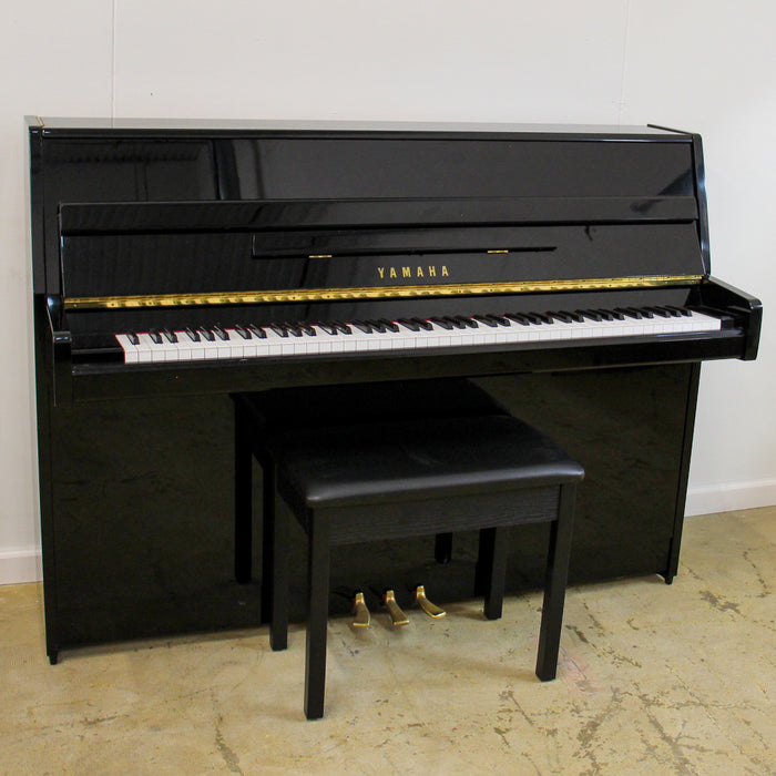 M1E Polished Ebony Console Piano w/ bench | T164747 | Used