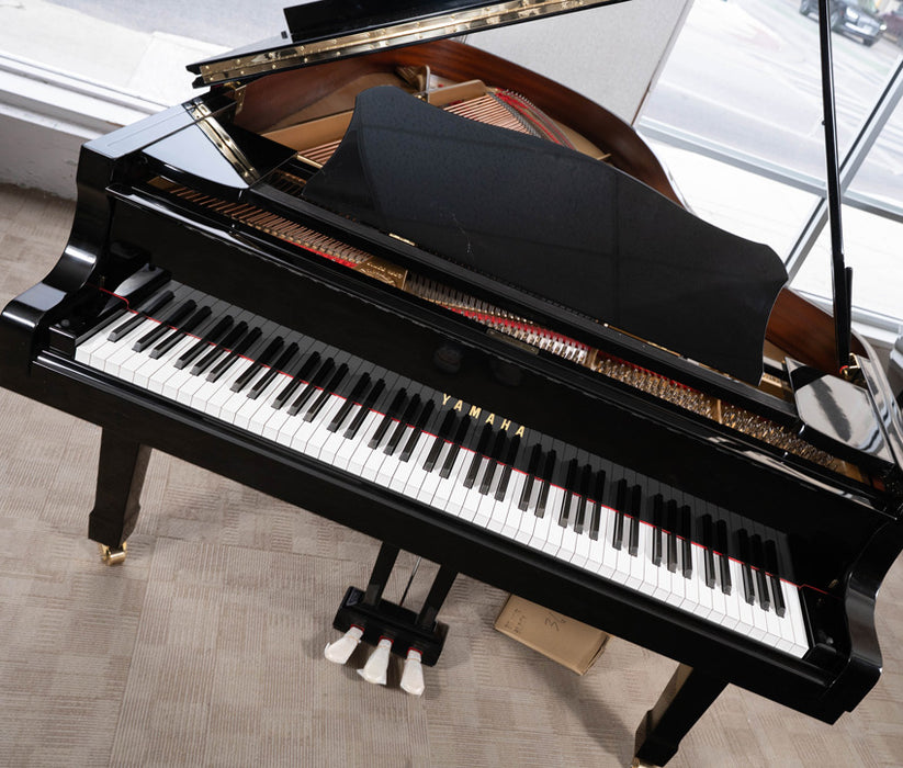 Yamaha C5R Grand Piano (1982) | Polished Ebony | 6'7" | Refurbished
