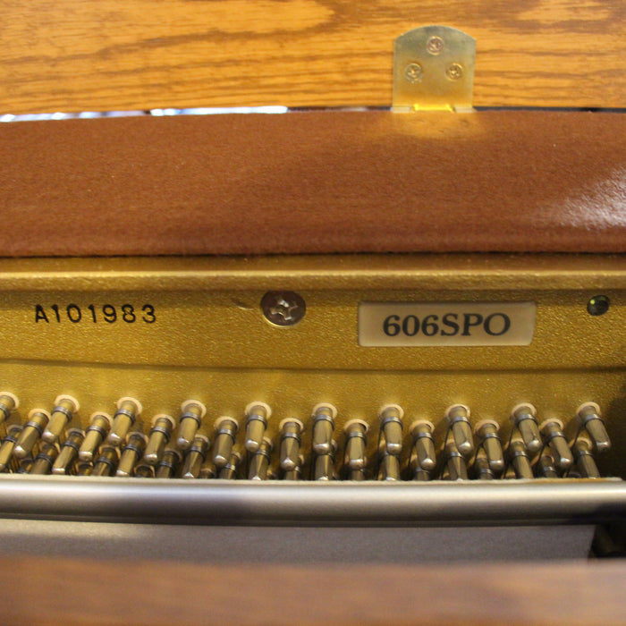 Kawai 45" 606SPO Console Piano w bench | Light Oak