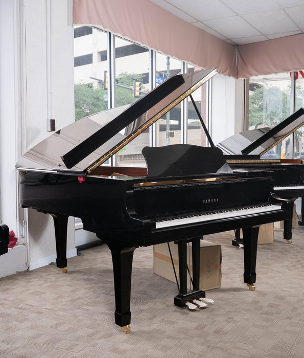 Yamaha C5R Grand Piano (1982) | Polished Ebony | 6'7" | Refurbished