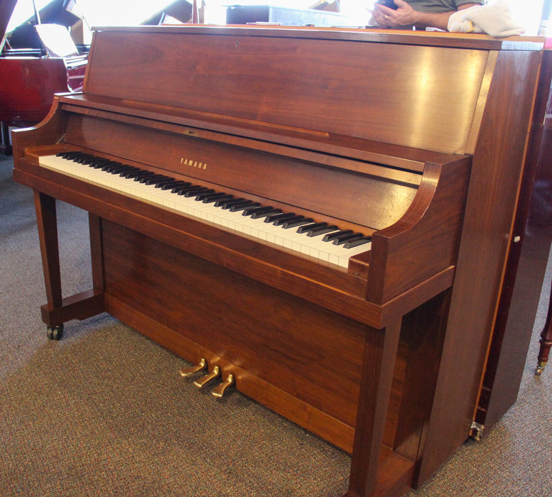 Yamaha P22 Dark Walnut Studio Piano w/ bench