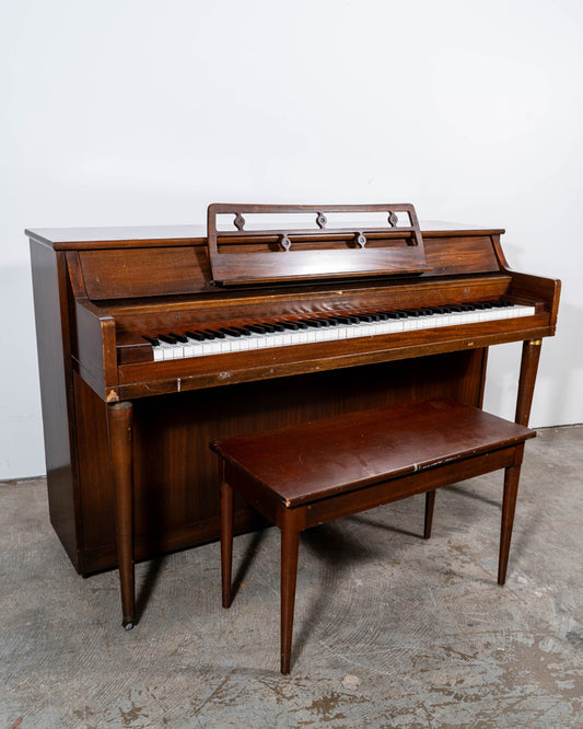 Dacbert Piano & Co Console Upright Piano| Mahogany | Serial No. 673489 | Used