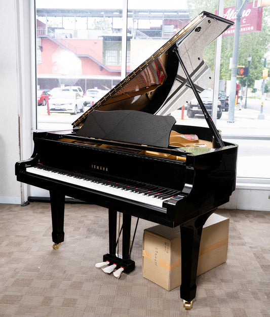 Yamaha C3 Conservatory Grand Piano (1979) | Polished Ebony | 6'1" | Serial No. 2920645 | Used