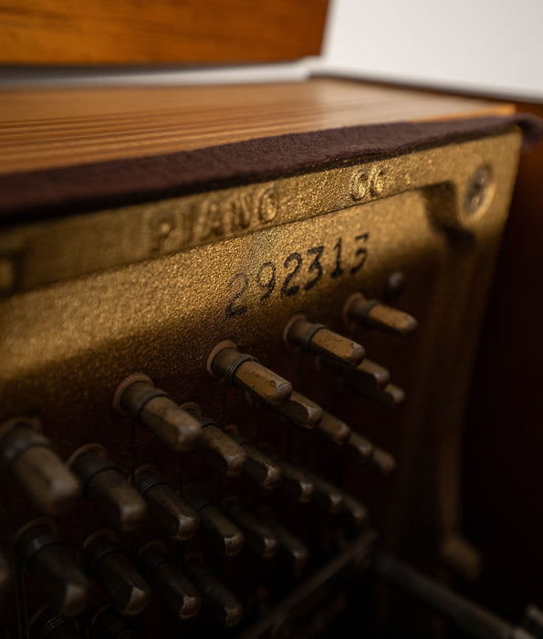 Everette 5107 Upright Piano | Oak | Serial No .292313 | Used