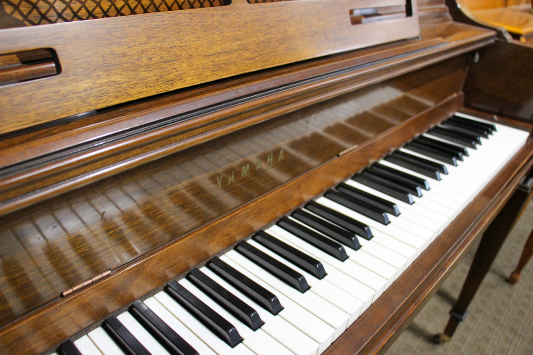 Yamaha M214 Console Piano
