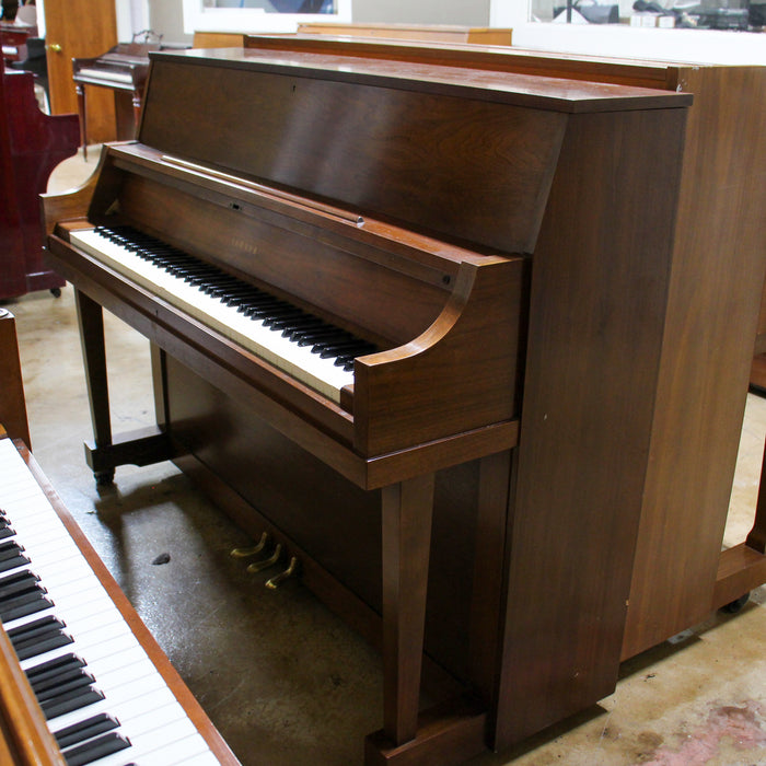 Yamaha P202 Walnut Studio Upright Piano w/ bench