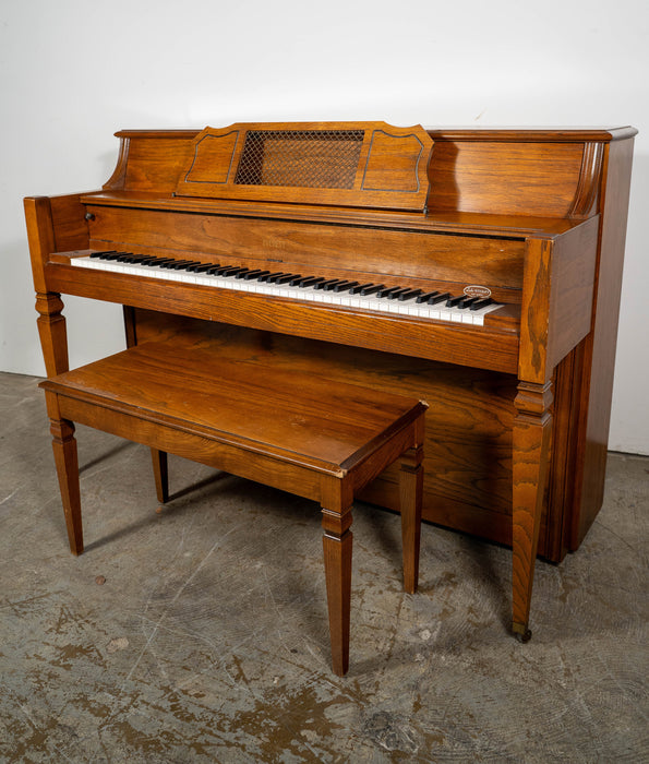 Everette 5107 Upright Piano | Oak | Serial No .292313 | Used