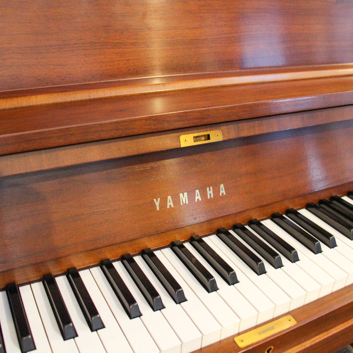 Yamaha P22 Dark Walnut Studio Piano w/ bench