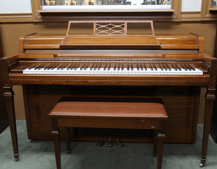 Yamaha Spinet Upright Piano with Bench | Used