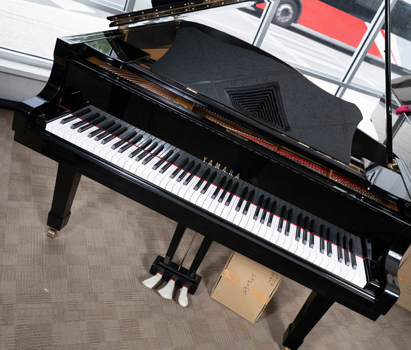 Yamaha C3 Conservatory Grand Piano (1979) | Polished Ebony | 6'1" | Serial No. 2920645 | Used