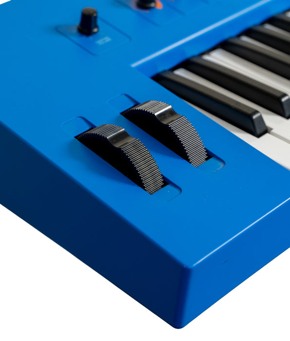 Pre-Owned Yamaha MX61 Music Synthesizer - Electric Blue | Used
