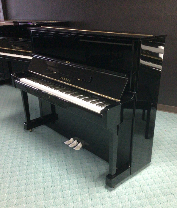 Yamaha U1 Upright Piano (1980) | Polished Ebony | 48"| Serial No. 3095212 | Used