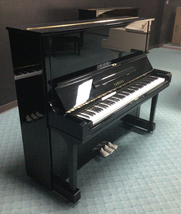 Yamaha U3 Upright Piano (1976) | Polished Ebony | 52" | Serial No. 2335582 | Used
