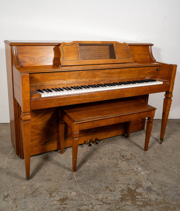 Everette 5107 Upright Piano | Oak | Serial No .292313 | Used