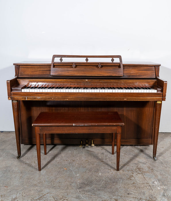 Dacbert Piano & Co Console Upright Piano| Mahogany | Serial No. 673489 | Used
