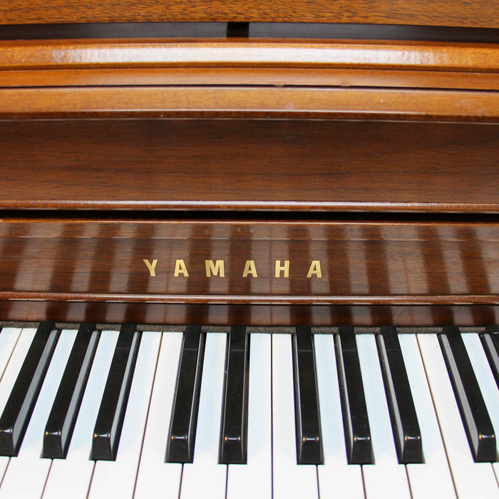 Yamaha M213 Console Upright Piano w/matching bench