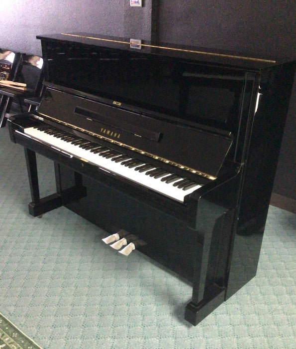 Yamaha U1 Upright Piano (1985) | Polished Ebony | 48" | Serial No. 4147055 | Used