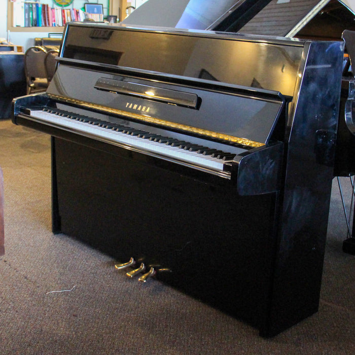 Yamaha P2E Upright Continental Console Piano | Polished Ebony