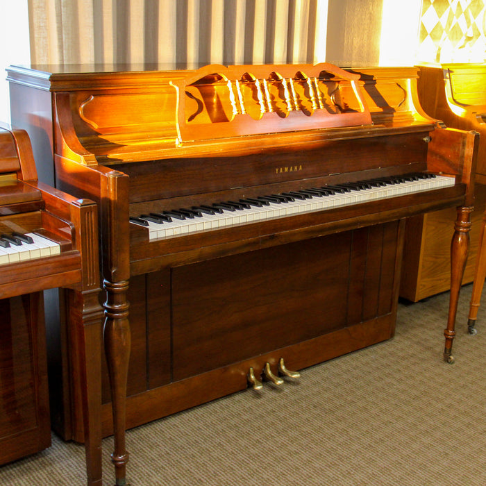 Yamaha M216 Upright Console Piano