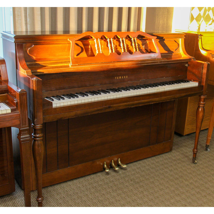 Yamaha M216 Upright Console Piano