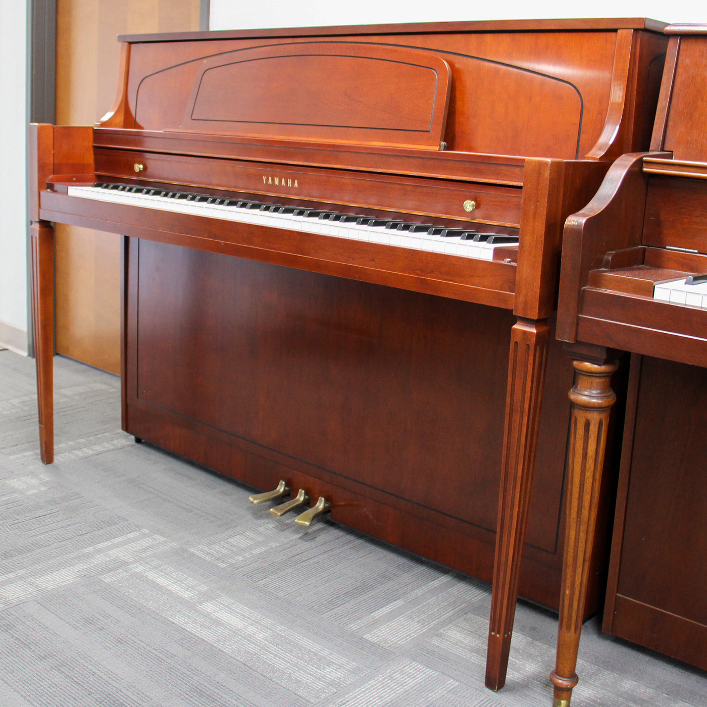 Yamaha M450 TC 44.5" Console Upright Piano | Cherry | UsedAlamo Music ...