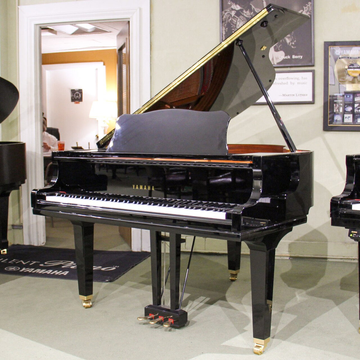 Yamaha GC1 Grand Piano | Polished Ebony | 5' 3