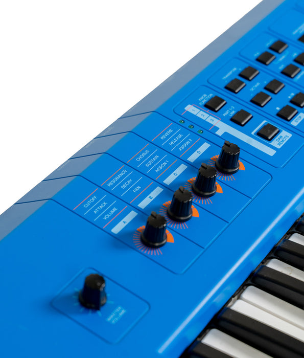 Pre-Owned Yamaha MX61 Music Synthesizer - Electric Blue | Used