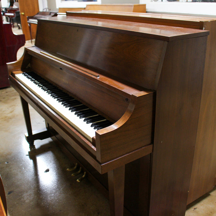 Yamaha P202 Walnut Studio Upright Piano w/ bench