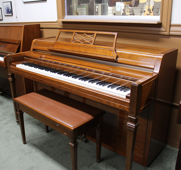 Yamaha Spinet Upright Piano with Bench | Used