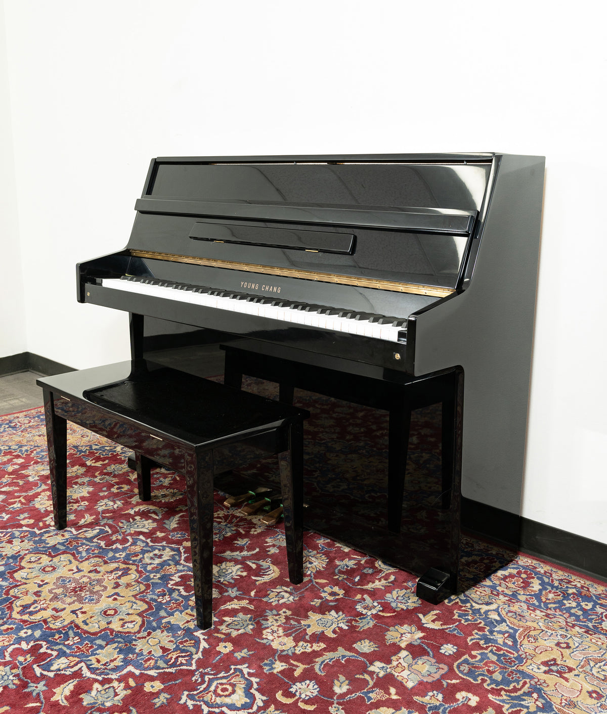 Young Chang E101 Console Upright Piano | Polished Ebony | SN