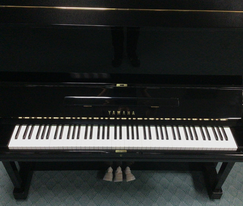 Yamaha U3 Upright Piano (1976) | Polished Ebony | 52" | Serial No. 2335582 | Used