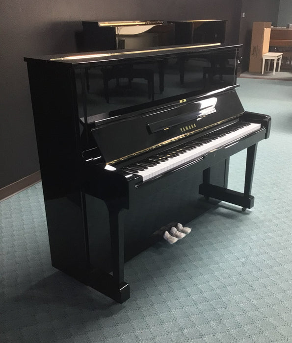 Yamaha U1 Upright Piano (1980) | Polished Ebony | 48"| Serial No. 3095212 | Used