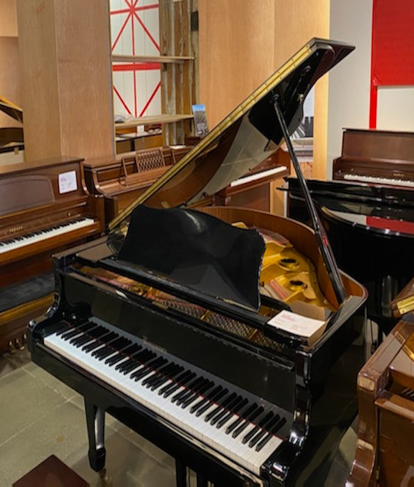 Bergmann TG150 Baby Grand Piano | Polished Ebony